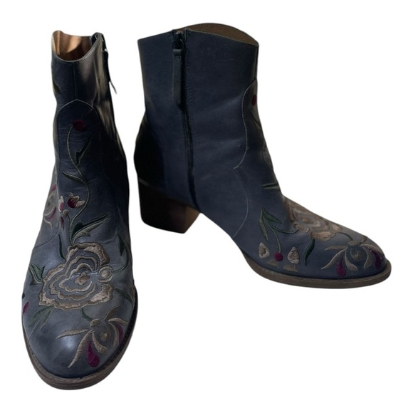 Sofft Blue Floral Embroidered Ankle Boots - Picture 3 of 8
